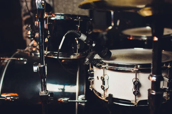 Drum kit on stage in the spotlight color. — Stock Photo, Image