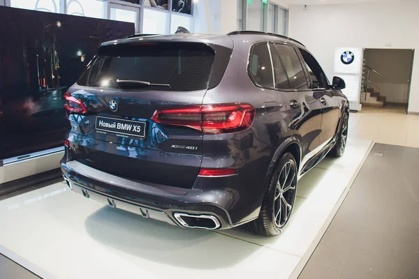 Ufa, Rusya, 12 Aralık 2018: metalik grafit gribmw X5.