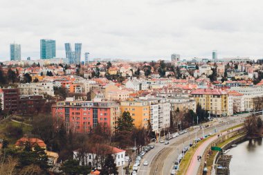 Eski sokaklardaki kraliyet şatosunun gözlem platformundan manzarayı izleyin. Eski Şehir 'in Bölgesi. Prag, Çek Cumhuriyeti.