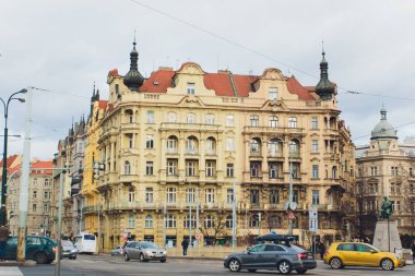 Prag, Çek Cumhuriyeti - Aralık, 2018: Prag eski şehir binalarının güzel mimarisi.