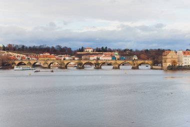 Eski sokaklardaki kraliyet şatosunun gözlem platformundan manzarayı izleyin. Eski Şehir 'in Bölgesi. Prag, Çek Cumhuriyeti.