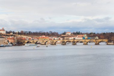 Eski sokaklardaki kraliyet şatosunun gözlem platformundan manzarayı izleyin. Eski Şehir 'in Bölgesi. Prag, Çek Cumhuriyeti.