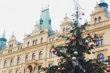 Prag, Çek Cumhuriyeti büyülü şehirde Noel ağacı.