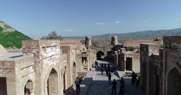 Hisor, Tadzjikistan-30 juli 2018: uitzicht op het fort van Hisor in Tadzjikistan, Centraal-Azië. — Stockvideo