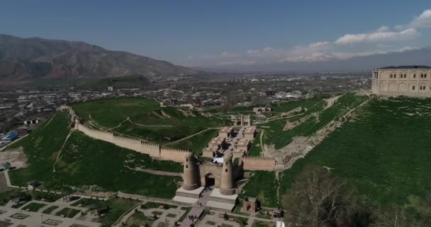 Vista de la fortaleza Hisor en Tayikistán, Asia Central . — Vídeo de stock