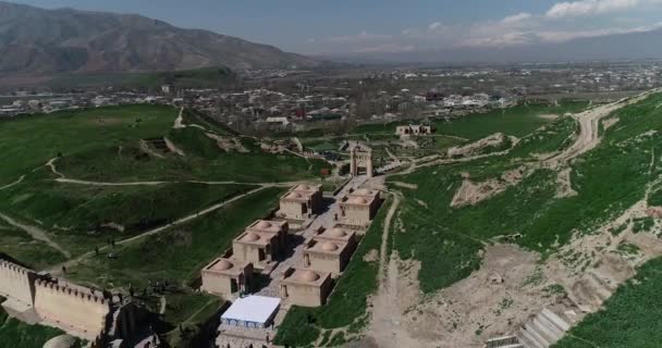 Vista de la fortaleza Hisor en Tayikistán, Asia Central . — Vídeo de stock