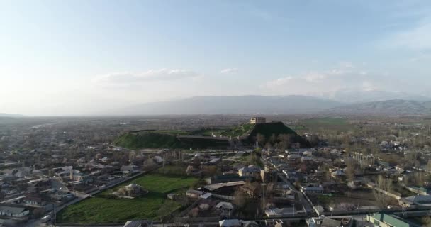 在塔吉克斯坦，中亚的羽翼堡垒的视图. — 图库视频影像
