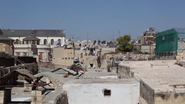 Gerusalemme, Israele - 9 ottobre 2018: Vista sul tetto, con il monte del tempio e altri monumenti, nella città vecchia di Gerusalemme, Israele . — Video Stock