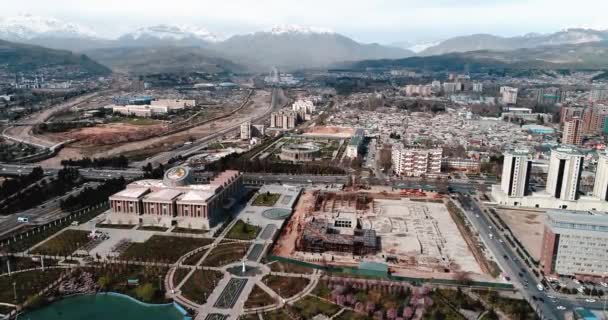 Duschanbe, Tadschikistan - 12. Juni 2018: Stadtbild der tadschikischen Hauptstadt Duschanbe. Tadschikistan, Zentralasien. moderne Tonung — Stockvideo