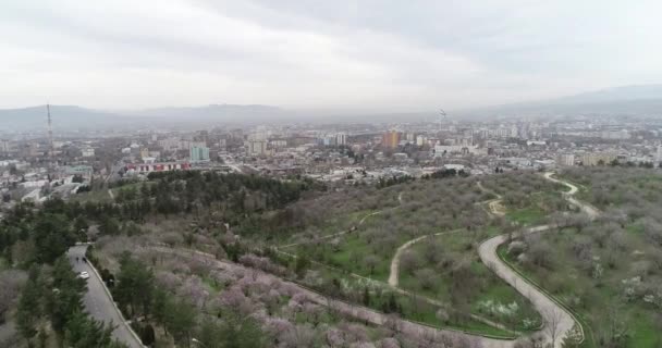 Cityscape hlavního města Tádžiku - Dushanbe. Tádžikistán, Střední Asie. — Stock video