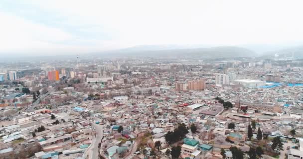 Stadtbild der tadschikischen Hauptstadt Duschanbe. Tadschikistan, Zentralasien. moderne Tonung — Stockvideo