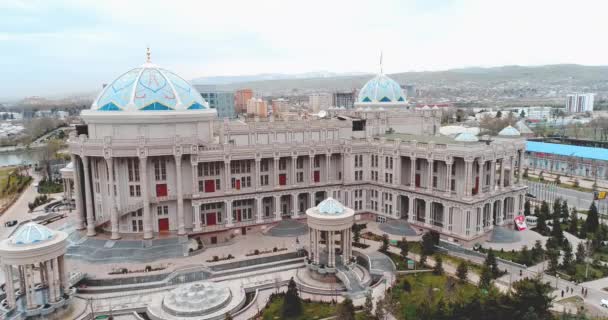 Τασκένδη, Ουζμπεκιστάν, 26.09.2018 το κτίριο της εθνικής βιβλιοθήκης με το όνομα Αλίσερ Ναβόι. σύγχρονη τόνωση — Αρχείο Βίντεο