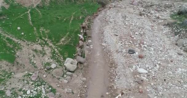 Small river in the Pamir mountains of Tajikistan. — Stock Video