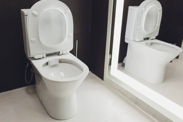 Toilet that Glows in a Standard Modern Bathroom. — Stock Photo, Image