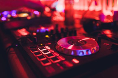 DJ turntable konsol karıştırıcısıName.