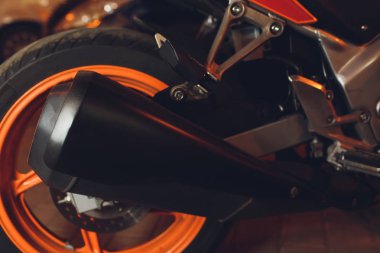 klasik motosiklet çift egzoz krom dikiz seçici odak borular.