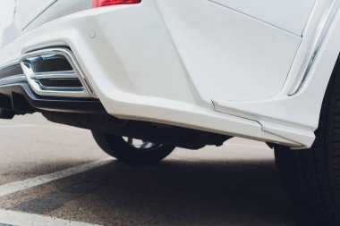 Ayarlanmış Gümrük Arabaları araç kiti beyaz gövde.