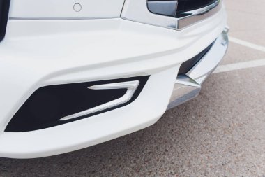 Ayarlanmış Gümrük Arabaları araç kiti beyaz gövde.