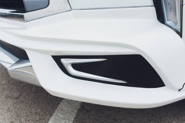 Ayarlanmış Gümrük Arabaları araç kiti beyaz gövde.