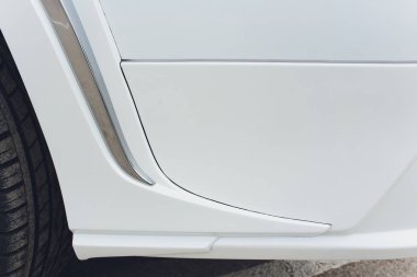 Ayarlanmış Gümrük Arabaları araç kiti beyaz gövde.