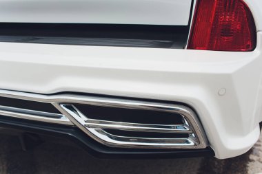 Ayarlanmış Gümrük Arabaları araç kiti beyaz gövde.