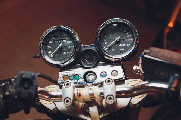 Ovládací panel motocyklu s přístrojovou deskou tachometru na motocyklu. — Stock fotografie