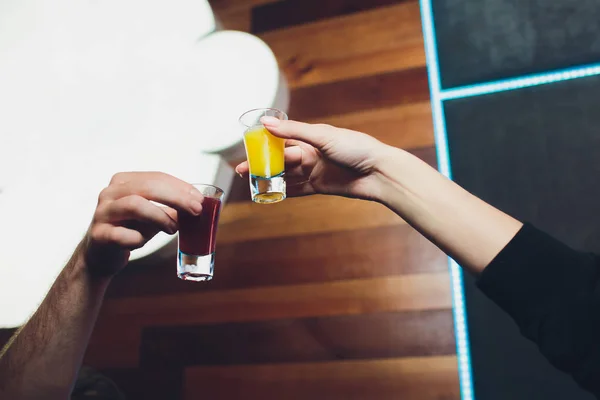 Group of drunk friends toasting cocktails at bar restaurant - Food and beverage concept on nightlife moments. — Stock Photo, Image