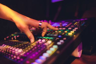 DJ turntable konsol karıştırıcısıName.