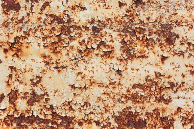 Paslanmış beyaz boyalı metal duvar. Rust çizgiler ile paslı metal arka plan. Pas lekeleri. Metal yüzey paslanmış lekeler. metal pas dokusu arka plan.