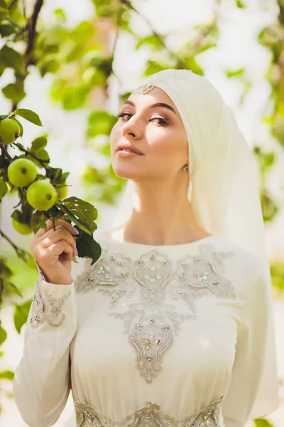 Beautiful Middle Eastern Arabic girl having happy time in nature. — Stock Photo, Image