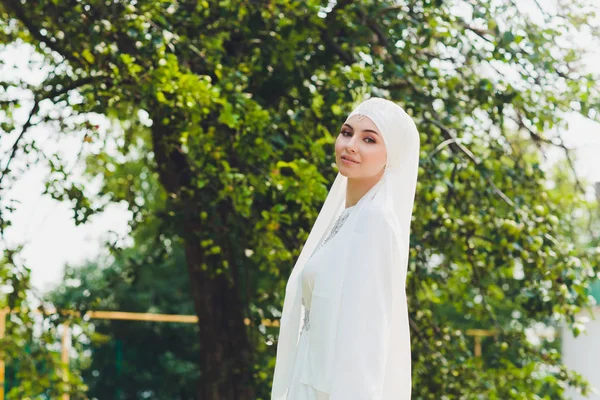 Beautiful Middle Eastern Arabic girl having happy time in nature. — Stock Photo, Image