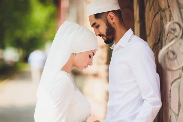 Muslim Couple | Love Wallpaper Download | MobCup