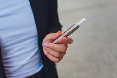 ısı-yanık tütün ürün teknolojisi. Sigara önce e-sigara.