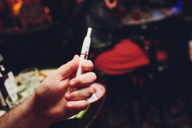 ısı-yanık tütün ürün teknolojisi. Sigara önce e-sigara.