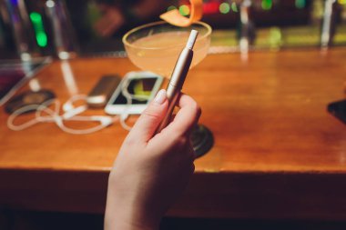ısı-yanık tütün ürün teknolojisi. Sigara önce e-sigara.