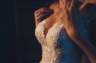 gelinlik büyük göğüslü gelin. Close