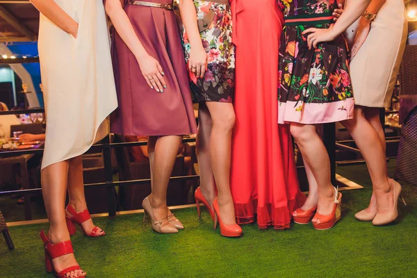 Perfect female legs wearing high heels in a restaurant. — Stock Photo, Image