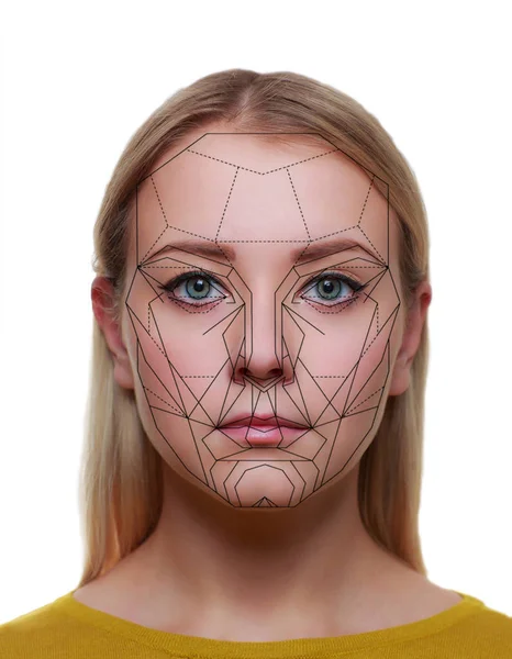 Retrato de una mujer atractiva con una rejilla de scnanning en su cara. Identificación facial, seguridad, reconocimiento facial, tecnología futura . — Foto de Stock