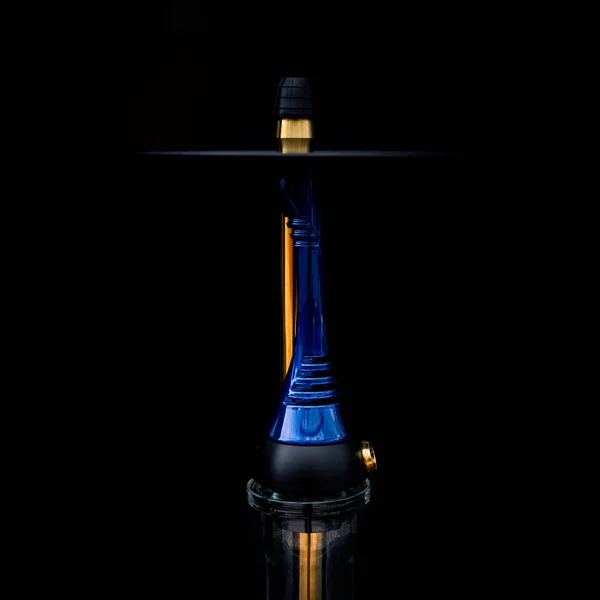 Část Hookah, moderní design, na černém pozadí. — Stock fotografie