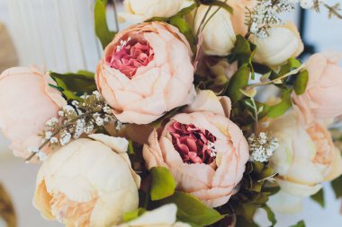 Farklı Çiçekler yapay Plastik Çiçek Buketi.