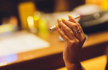 ısı-yanık tütün ürün teknolojisi. Sigara önce e-sigara.