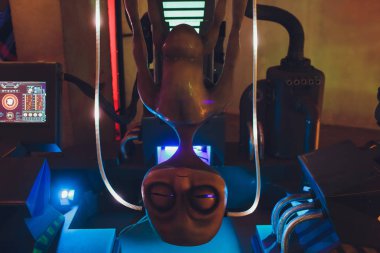 Ufo'daki deneysel bir laboratuvarda dünya dışı uzaylı.