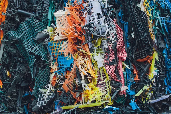Plastic geperste Balen in de moderne afvalverwerkingsinstallatie. Afzonderlijke garbagecollection. — Stockfoto