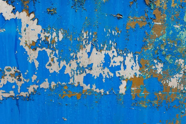 Όμορφο μεταλλικό ζωγραφισμένο vintage φόντο, μπλε με πολλές μικρές ρωγμές, μόλις και μετά βίας ορατές αποχρώσεις του πορτοκαλιού κάτω από ένα στρώμα χρώματος, close-up. — Φωτογραφία Αρχείου