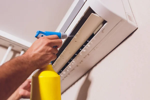 Male technician cleaning air conditioner indoors. service — Stock Photo, Image