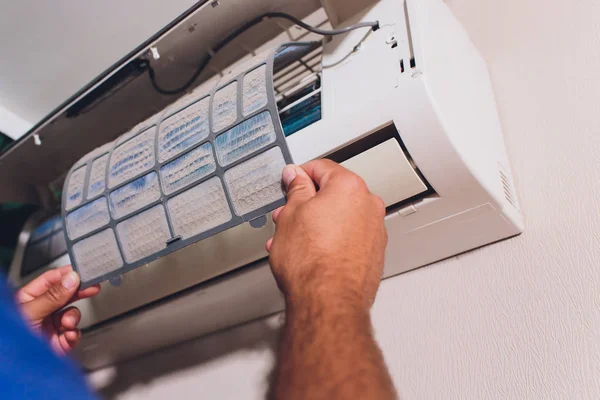 Male technician cleaning air conditioner indoors. service — Stock Photo, Image