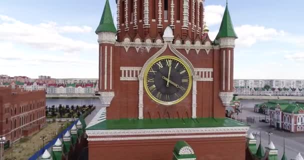 Πόλη Γιόσκαρ όλα, Δημοκρατία του Mari El, Ρωσία-Μάιος, 2019: θέα του καθεδρικού ναού του Ευαγγελισμού της Παναγίας με μνημείο. — Αρχείο Βίντεο