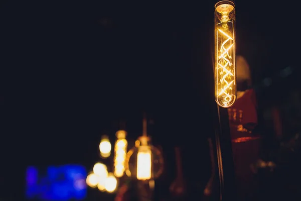 DIY licht lampen hangende lampen gemaakt van glazen potten. — Stockfoto