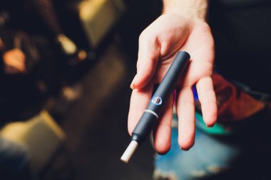 ısı-yanık tütün ürün teknolojisi. Sigara önce e-sigara.