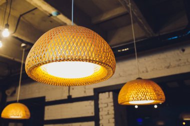 Modern ayna oval bakır avize aerodinamik. Kabarcık metal bakır gölge kolye.